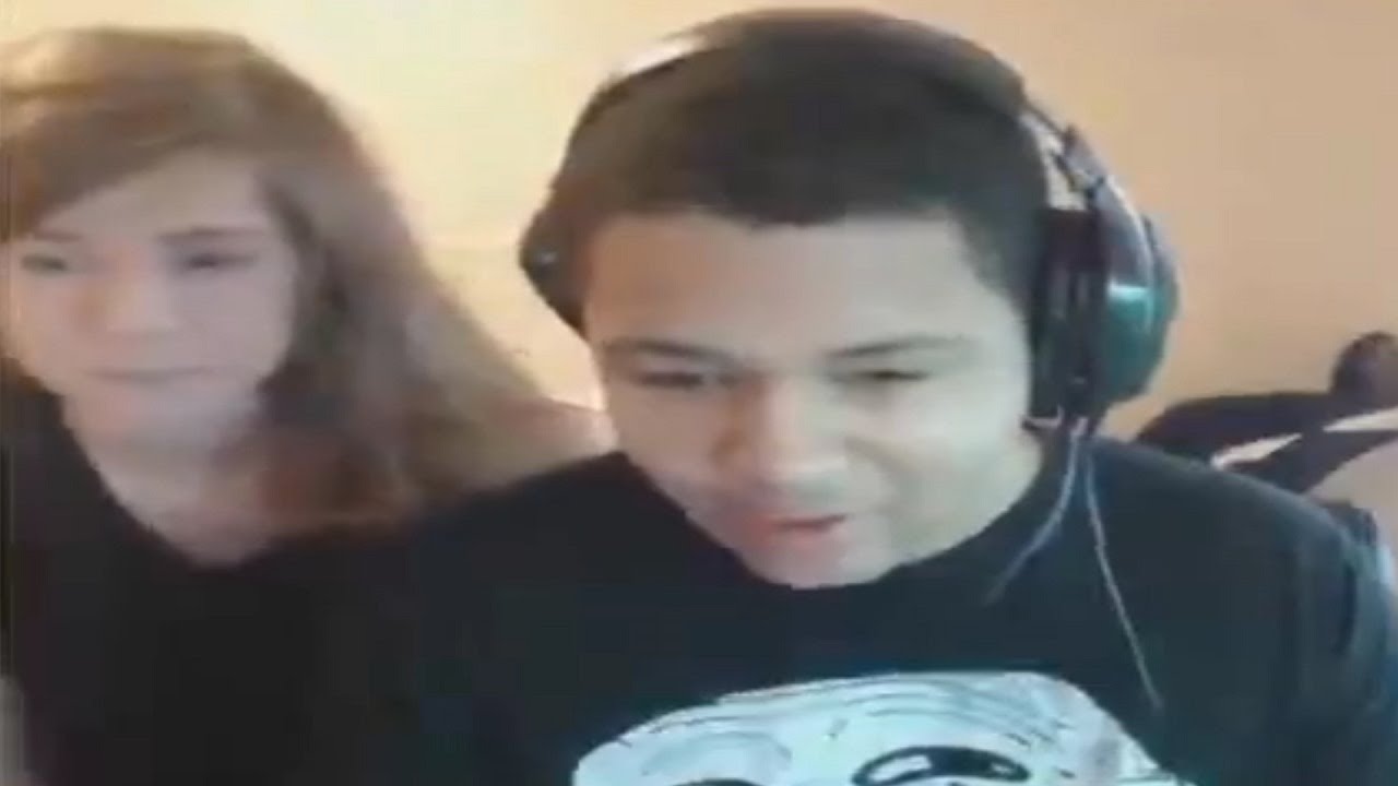 Sodapoppin robbed by friends while smacking it