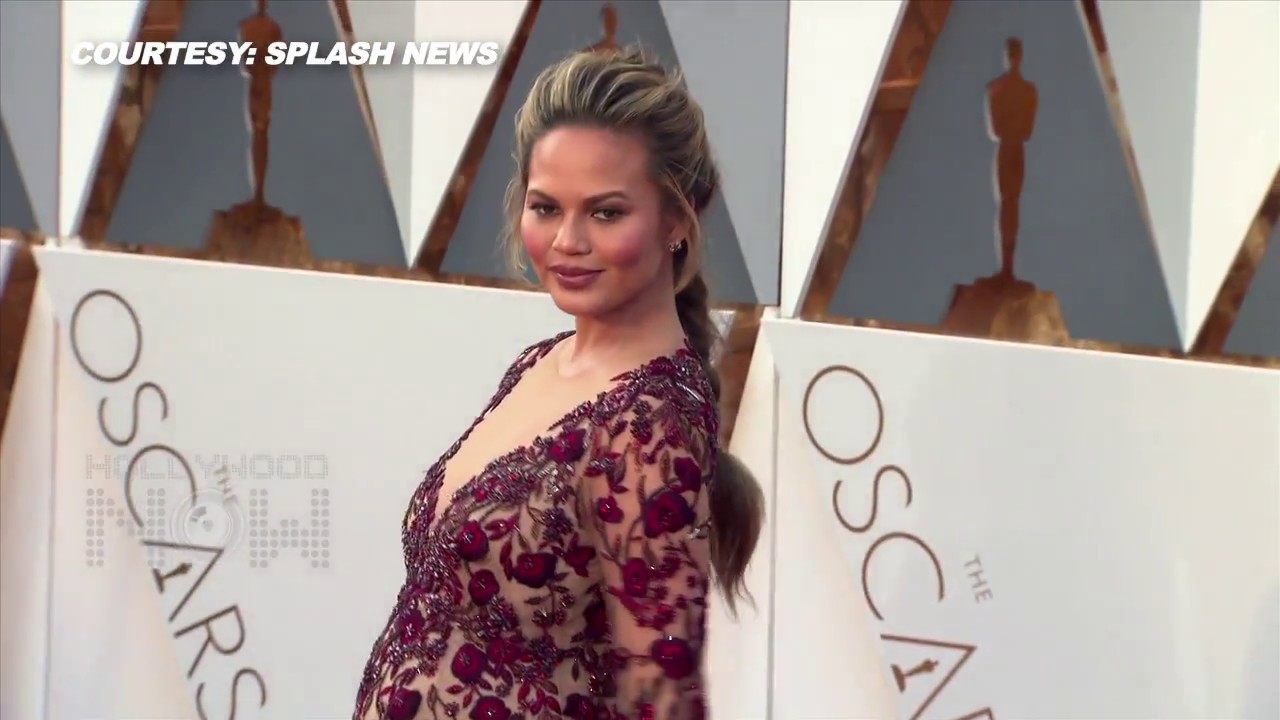 Chrissy Teigen,Anne Hathaway | Pregnant Mommies at Vanity Fair Oscars