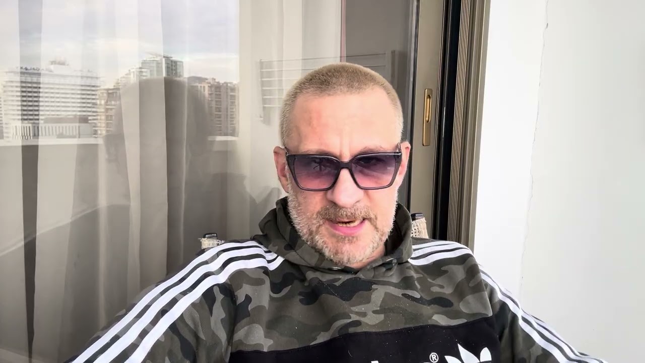 Ошибка мужчин это желание найти женщину для отношений !