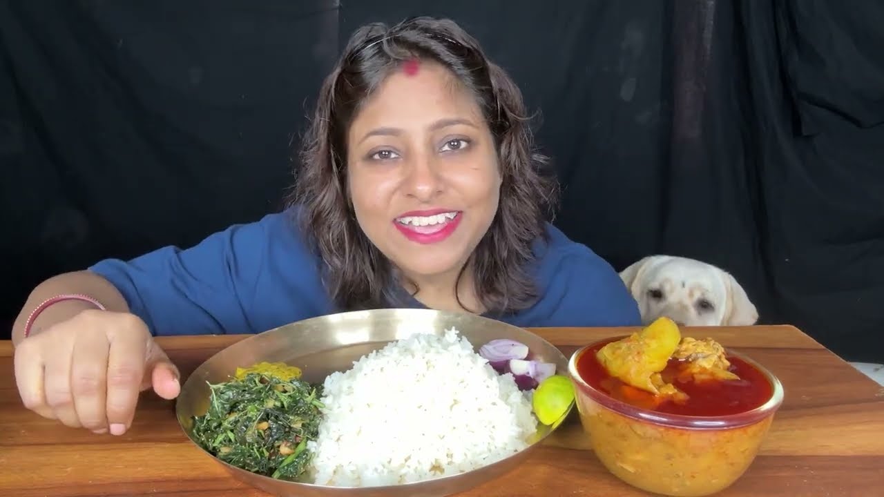 Eating Show - Rice, Spicy Chicken Er Lal Jhol, Saag Bhaja with Kasundi | Mukbang, Bigbites 