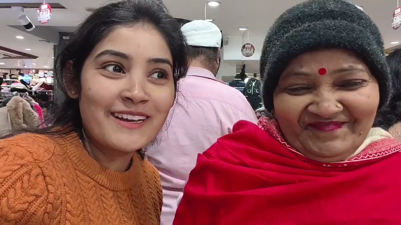 Kuch lene nikli thi thoda ghoomna bhi ho gaya.... #shopping #viral #treading #family #love 
