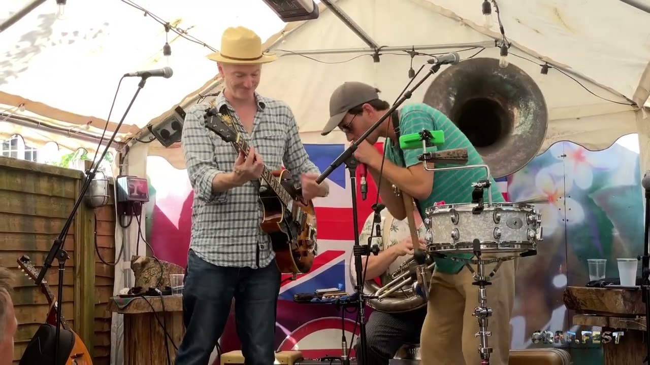 The Rigmarollers playing at Larkins’ Alehouse at Cranfest 2023