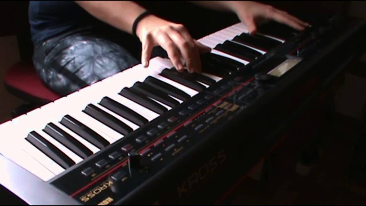 Daniela Tiemi - Show Must Go On (Queen Keyboard Cover)