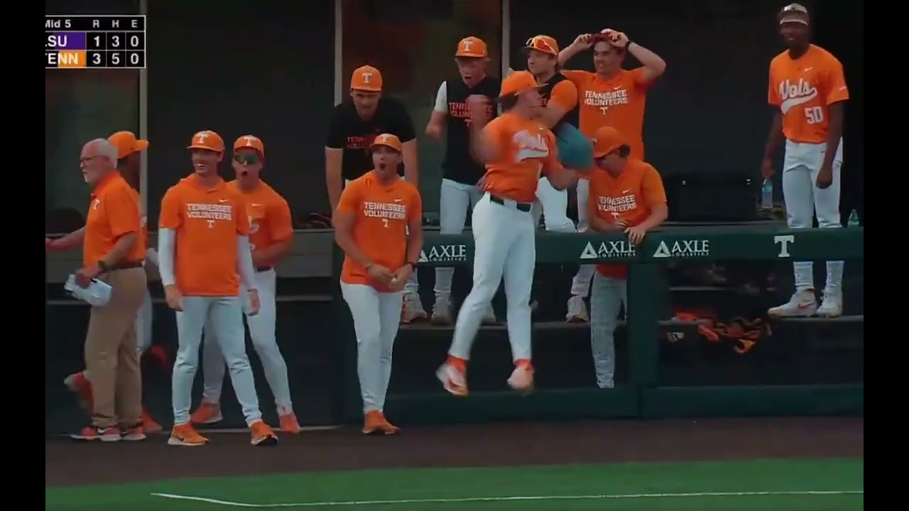 Reese Chapman launches himself at the wall for a game‑saving catch! Tennessee holds a 3&ndash;1 lead. 🍊😱