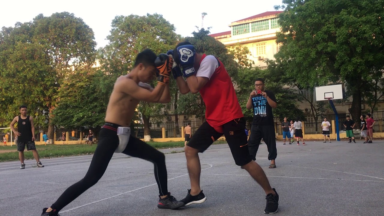 Boxing vs Jeet Kune Do. Cool enemy make me lost