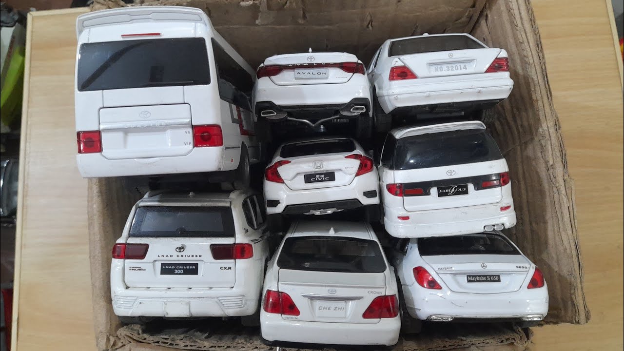 Daba full Gario se bhra hua ,Honda civic diecast,Mercedes,Toyota,or Bohat c khubsurat gario k models