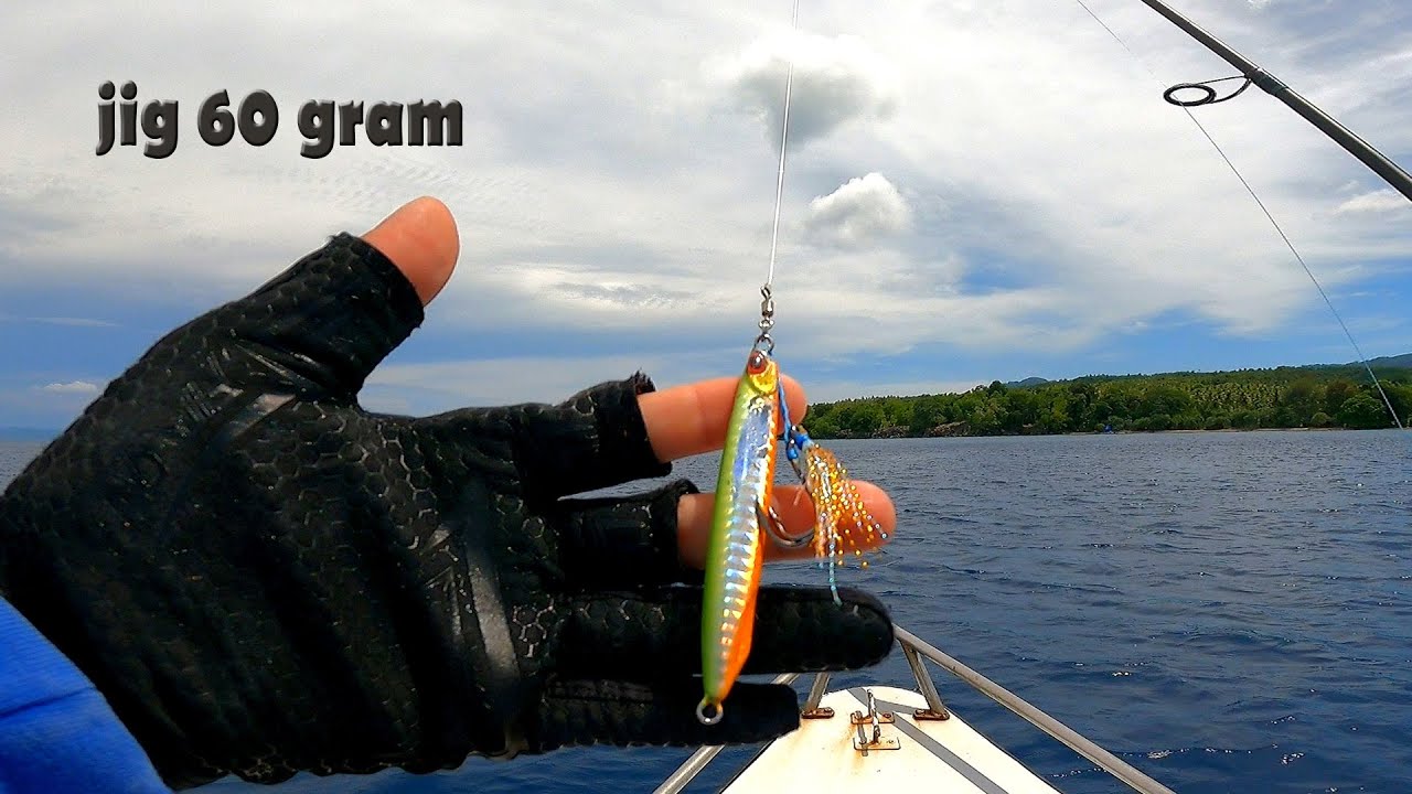 Jigging lots of strikes || This METAL JIG color is effective at a depth of 50 meters