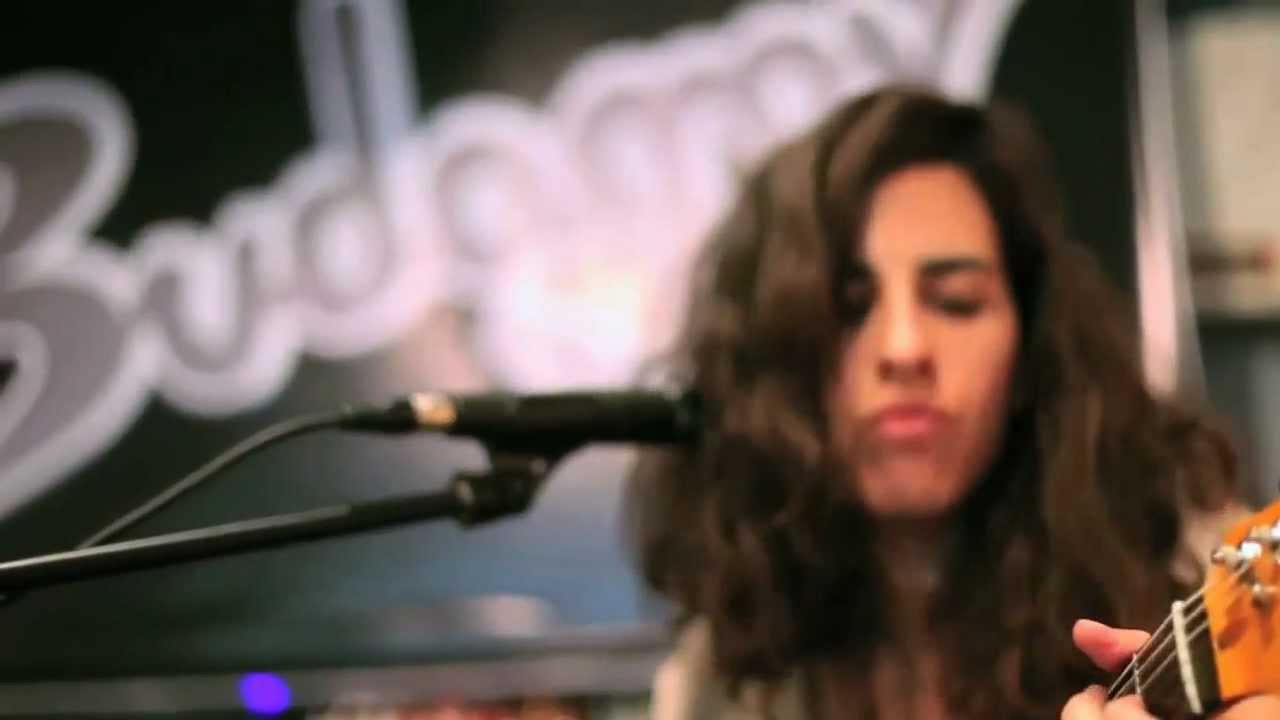 Tamar Eisenman freestyling with her Budagov Amenity guitar