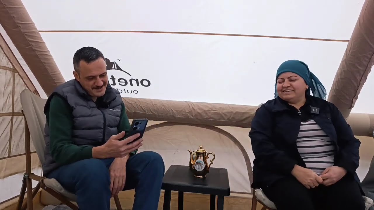 В снежном лагере шел дождь.