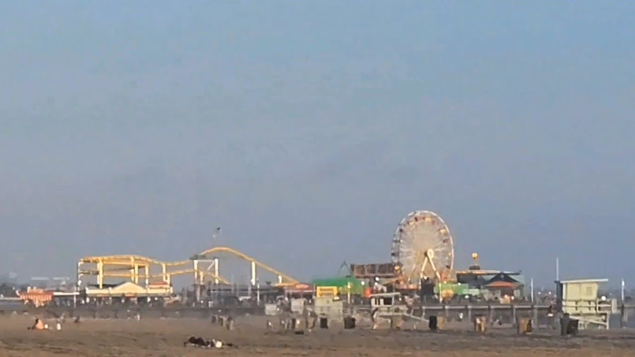 I work here now ❤️ FREE BEACH PARKING 4EVR 🎡
