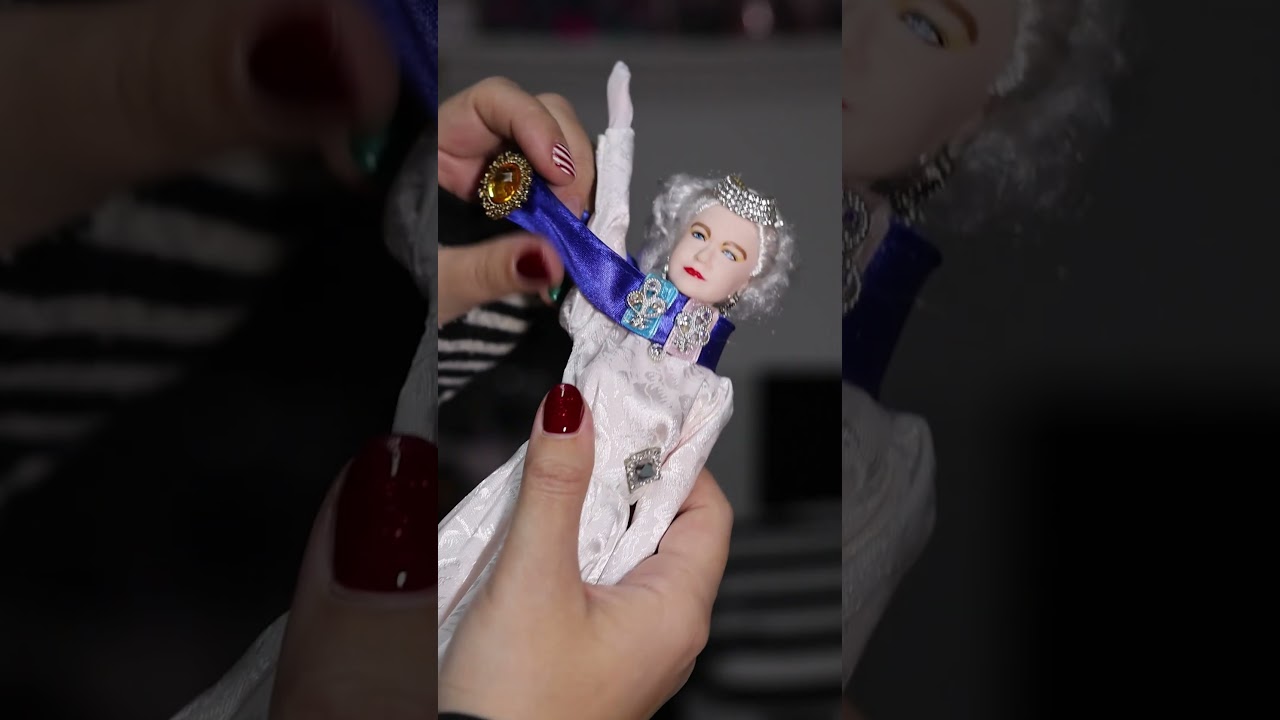 ФЕЙКОВАЯ КОРОЛЕВА? Queen elizabeth II FAKE doll 