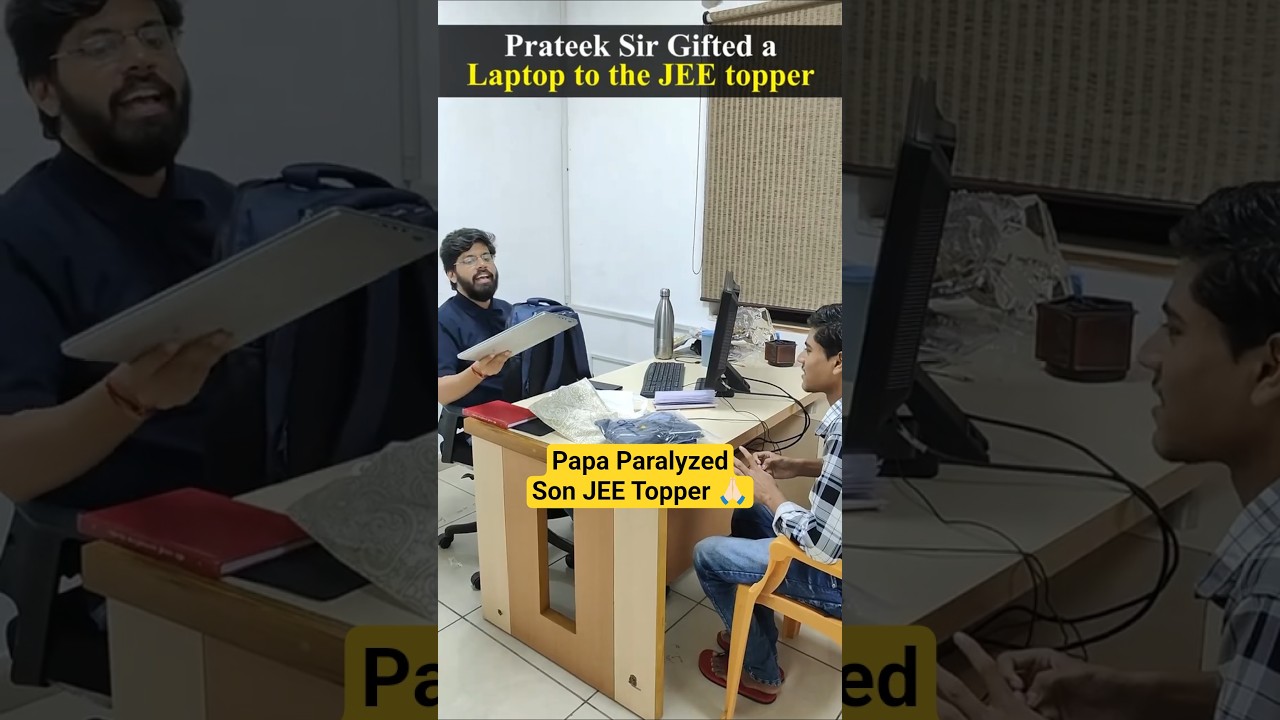 Prateek Sir ने JEE Topper को दिया Laptop ❤️🙌🏻| IIT Motivation #shorts #esaral #jee #neet #viral