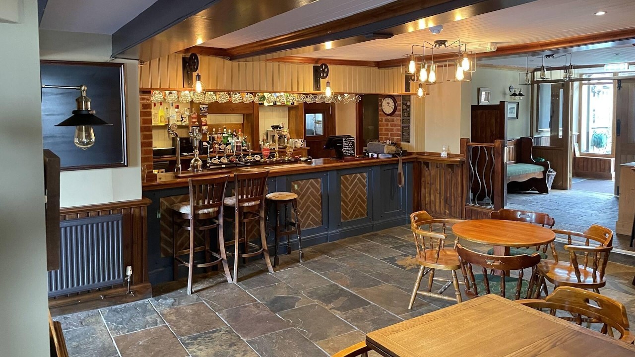 The Swan Inn, Newbury, United Kingdom | Travel With Kiara
