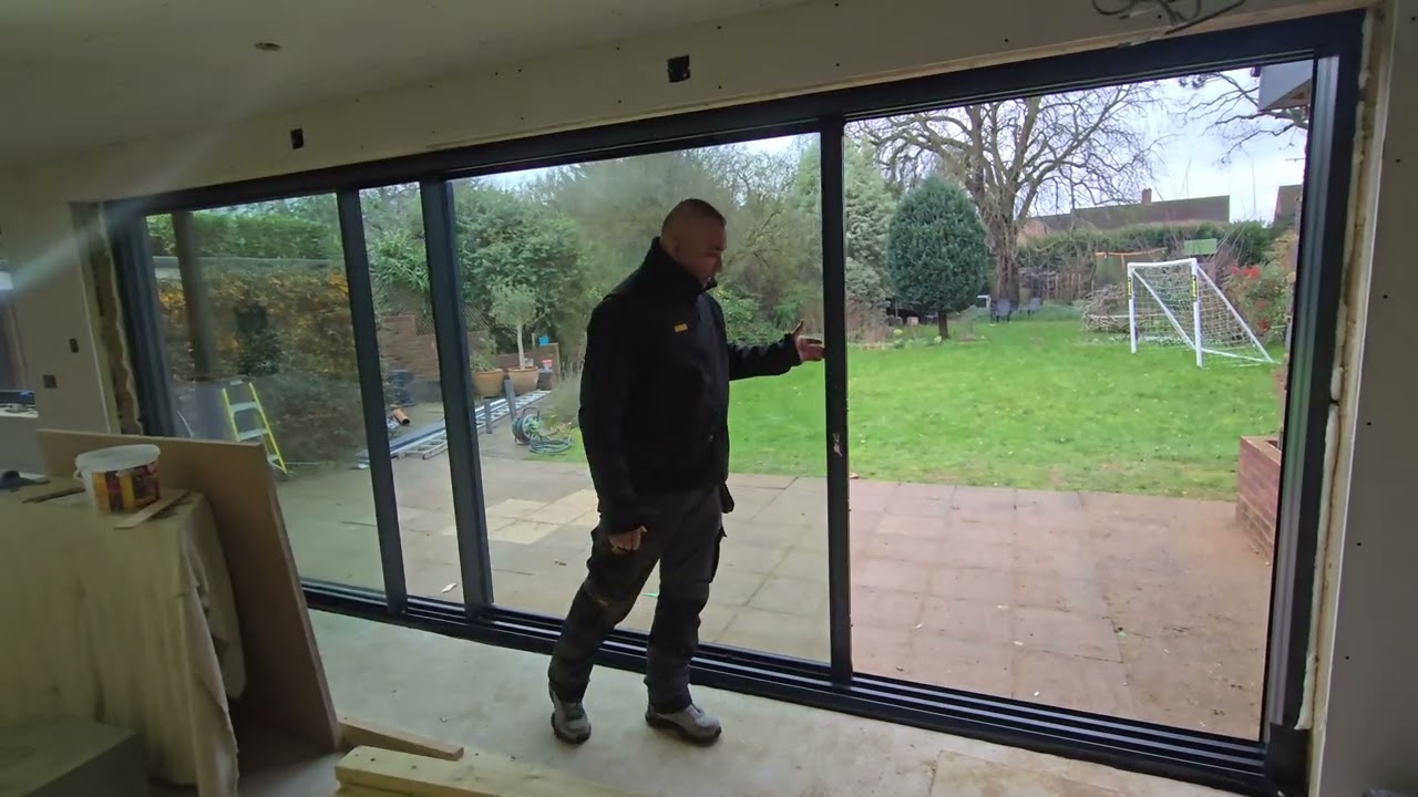 Slimline sliding door 