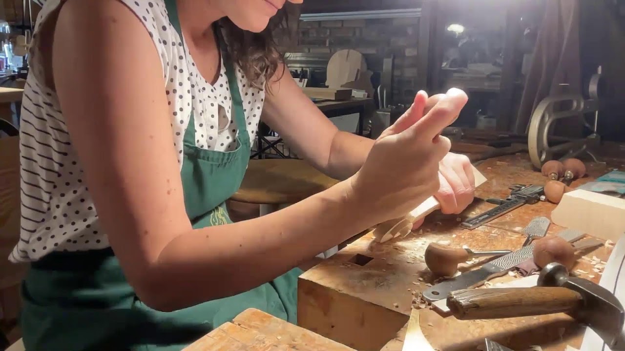 🎥LIVE🎻Working on my Testore model violin scroll 🐌