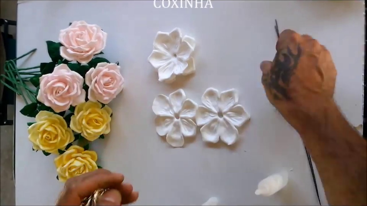 Rosas feitas com o frisador camelia