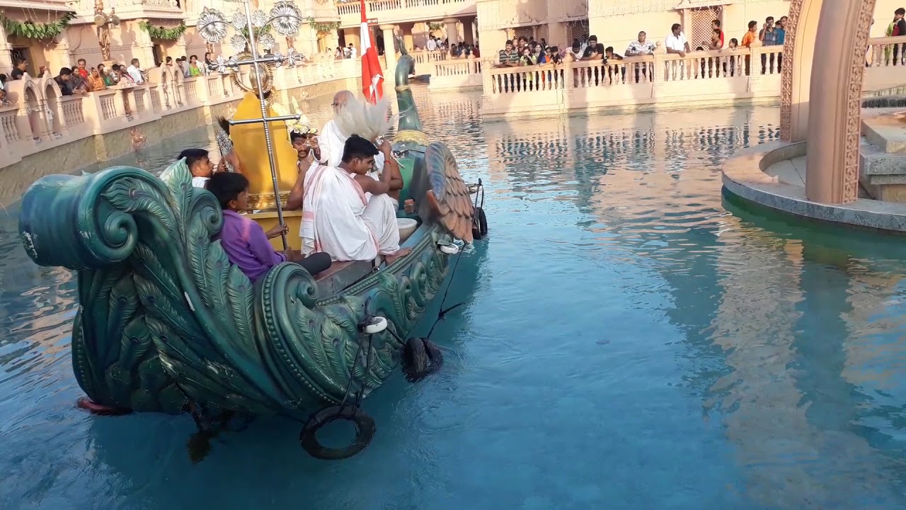 Aarti in Poicha (Nilkanth dham)