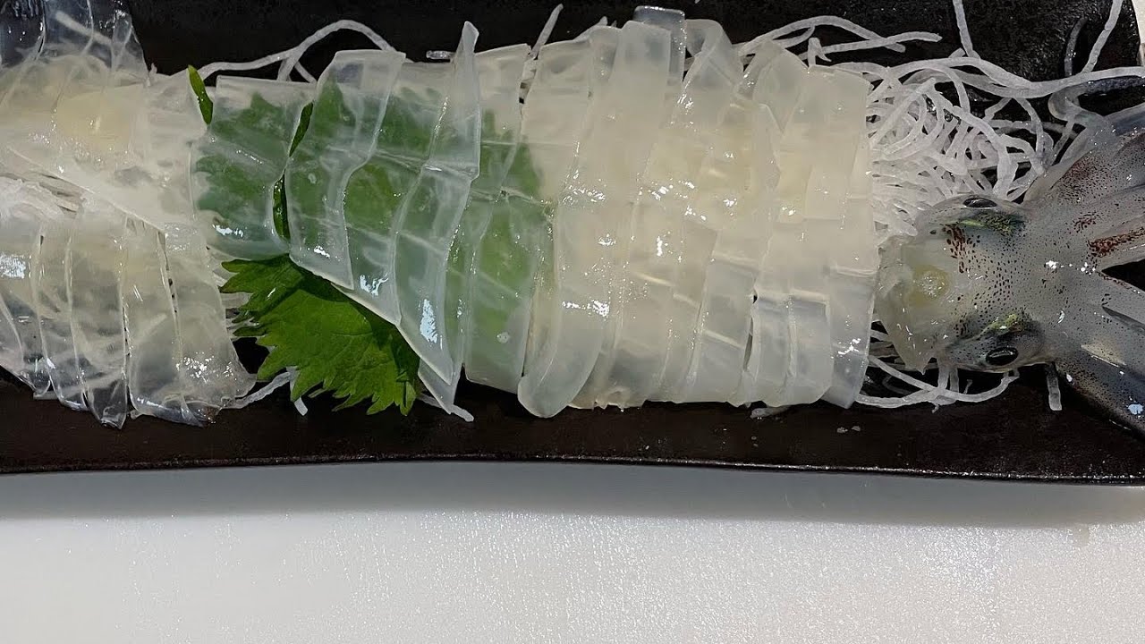 実験！活イカを透明な刺身にする捌き方