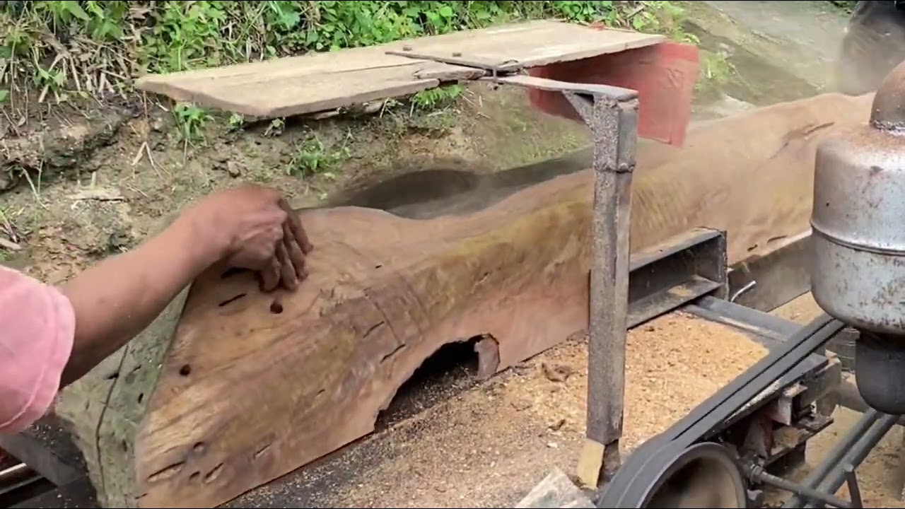 Membelah kayu jambu air untuk bahan kusen #woodworking 
