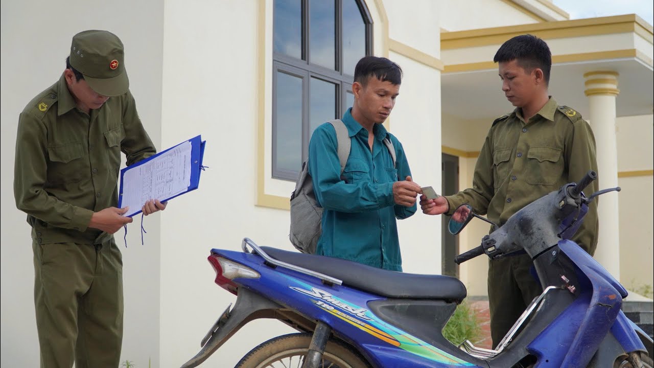 The fateful journey to the South &ndash; Will De be able to get back his lost motorbike?