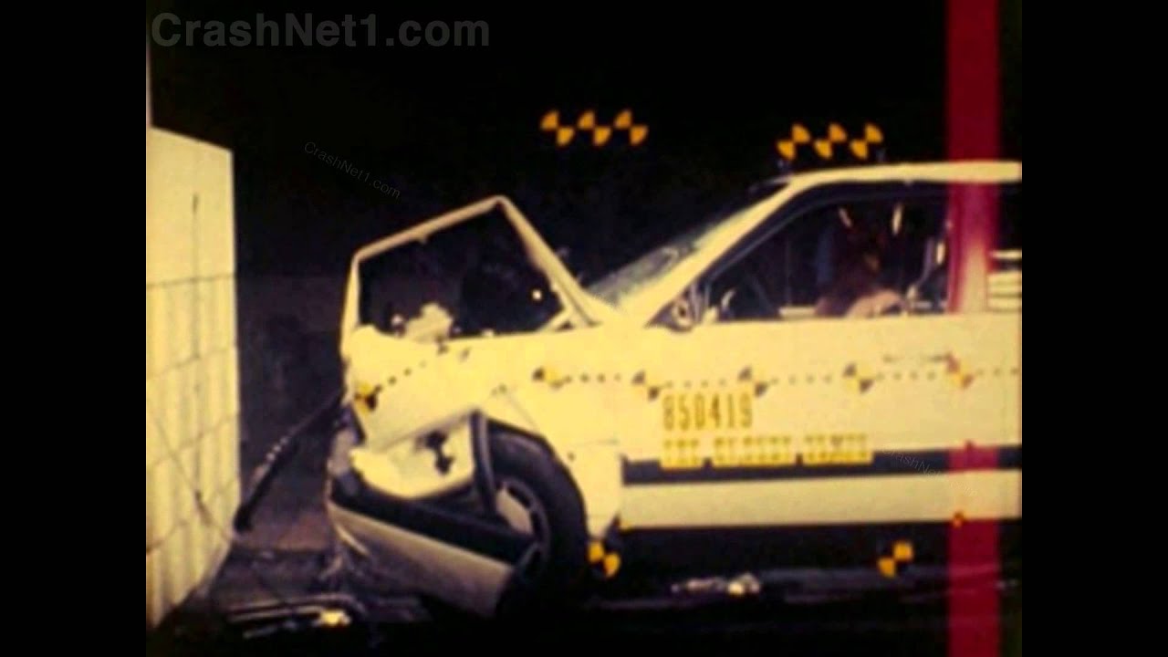 Audi 5000 / 100 / 200 | 1985 | Frontal Crash Test by NHTSA | CrashNet1