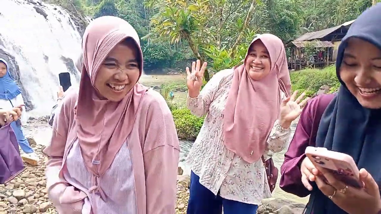 Moments foto bersama di Curug Wedus 