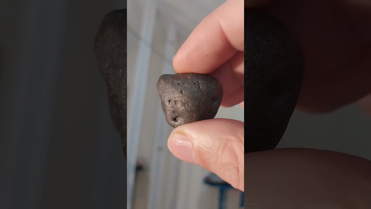 Ilmenita, min&eacute;rio de tit&acirc;nio FeTiO3