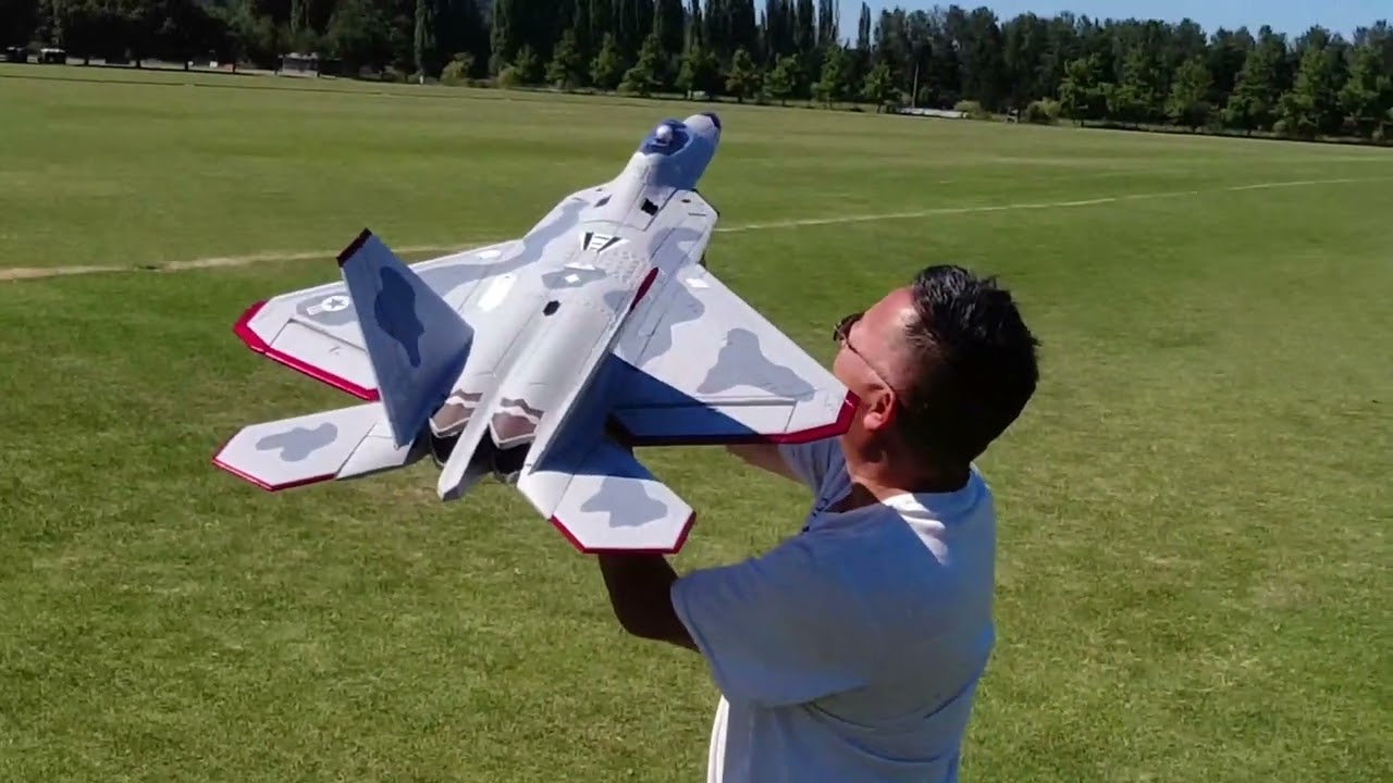 Freewing 64mm F-22 Raptor with XFly 4s 3200kv EDF Maiden Flight Video