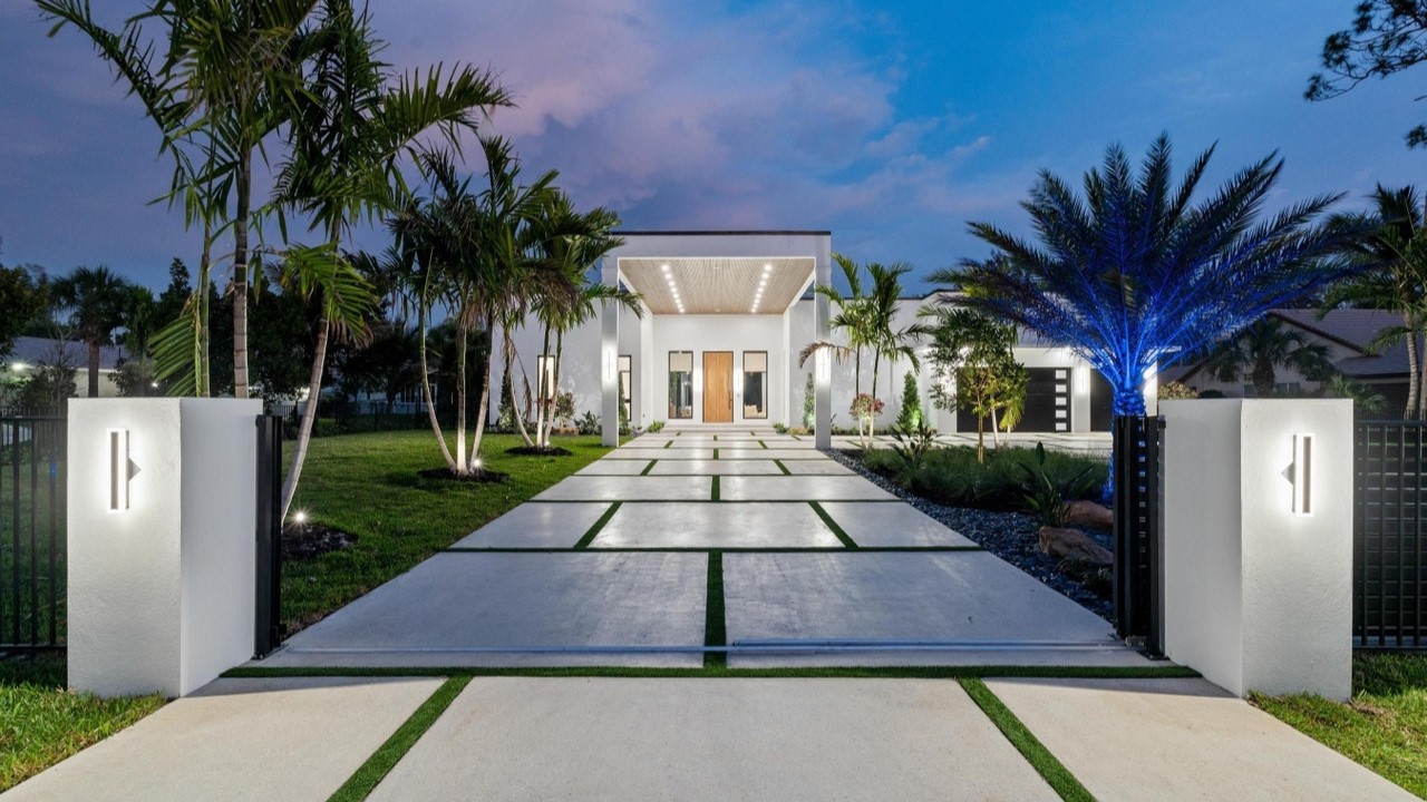 INSIDE A HUGE LUXURY HOUSE W/ A MASSIVE SEPARATE GUEST SUITE FOR $6.5M