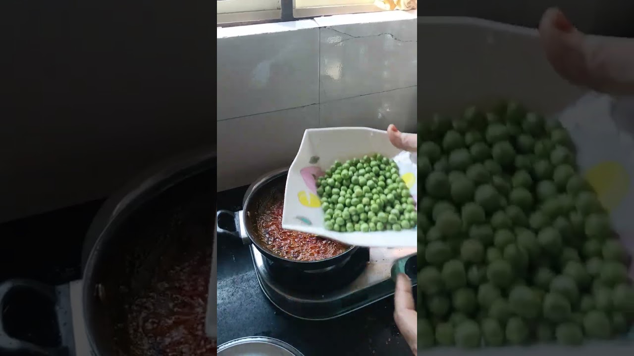 सर्दियों में ताज़ी लाल गाजर और मीठी मटर की लाजवाब सब्जी 🥕🫛.       #winterspecial #gajarmatarkisabji 