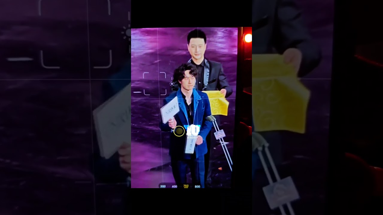 Wang Yibo is going on stage to get his award!!! 💙