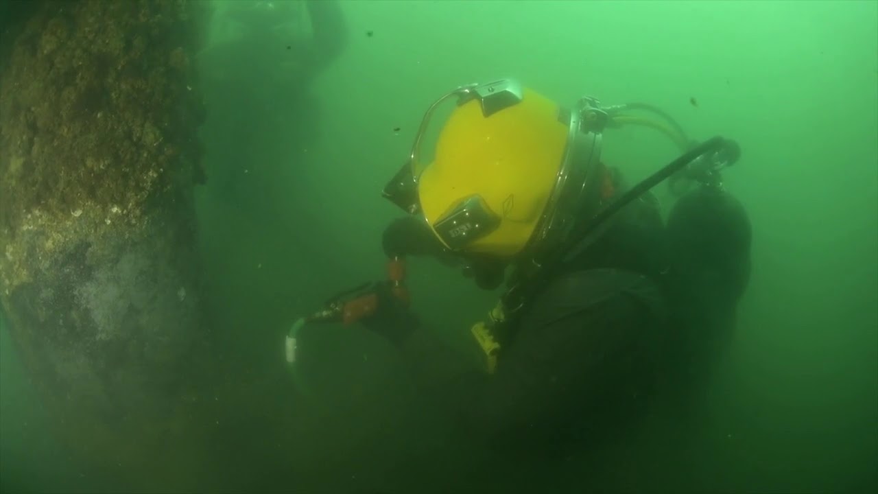 UCT 2 Conducts Underwater Pile Removal at Sasebo, Japan