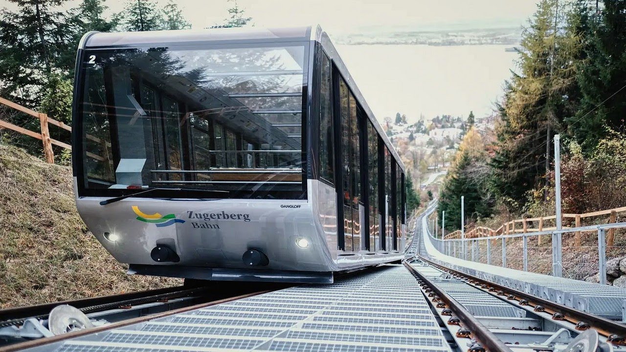 Neue Zugerbergbahn Bergfahrt Dezember 2022 Standseilbahn funiculaire funicular funicolare Seilbahn
