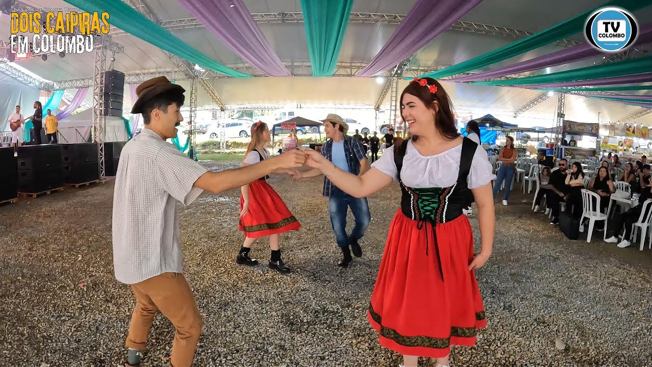 DOIS CAIPIRAS DANÇANDO COM AS CAMPONESAS DA FESTA DA UVA 😍🍇 #festadauva #colombopr #doiscaipiras