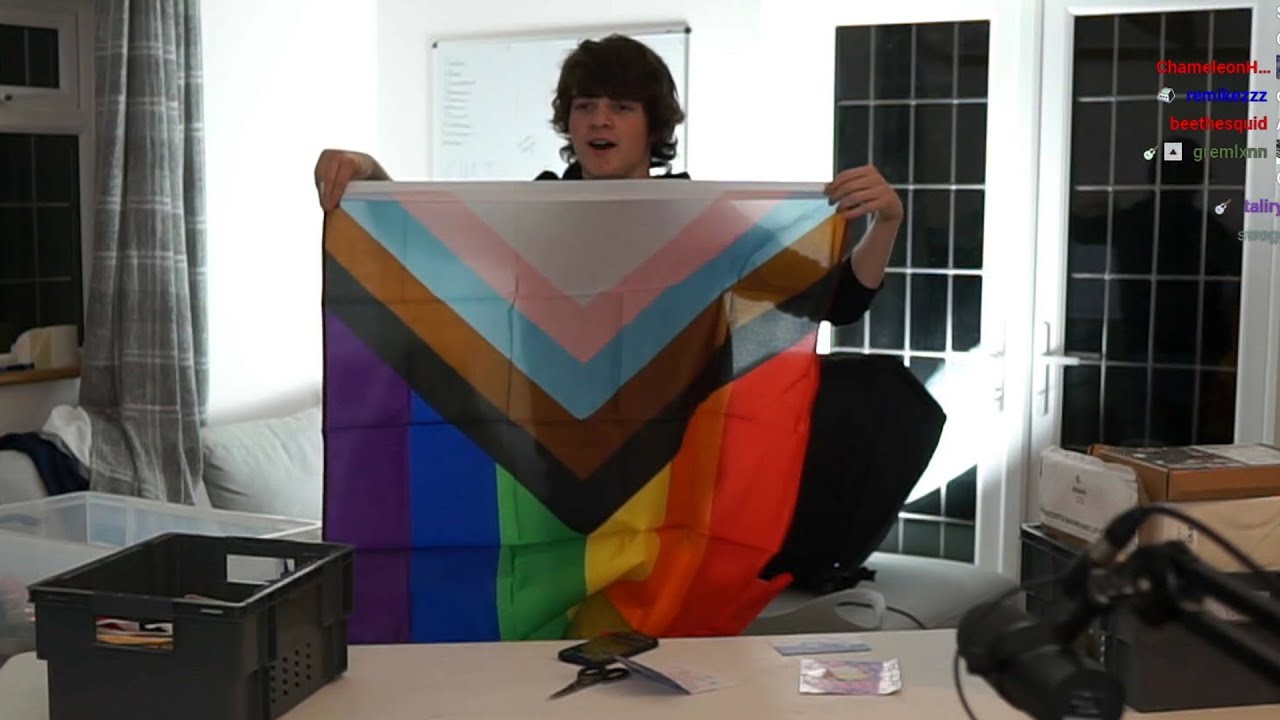 Tubbo Opens Fan Mail Again!
