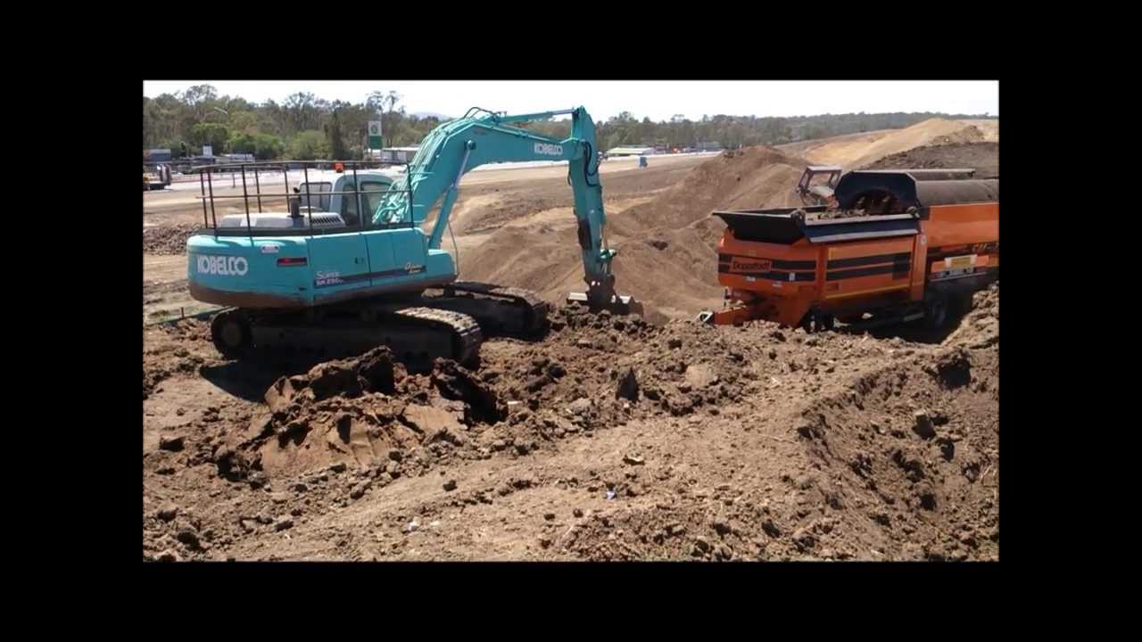 Screening clay soils using Doppstadt SM620 trommel screen