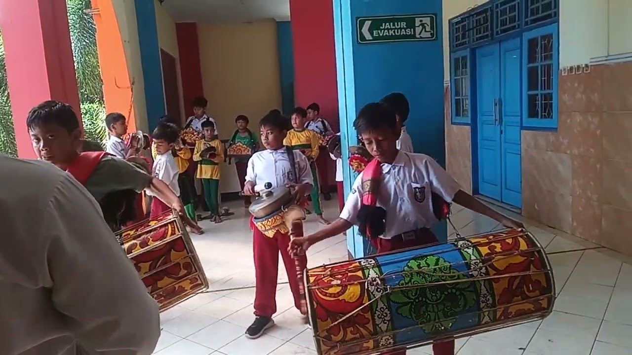 Latihan persiapan karnapal 17 agustus gendang beleq sdn 2 cakranegara