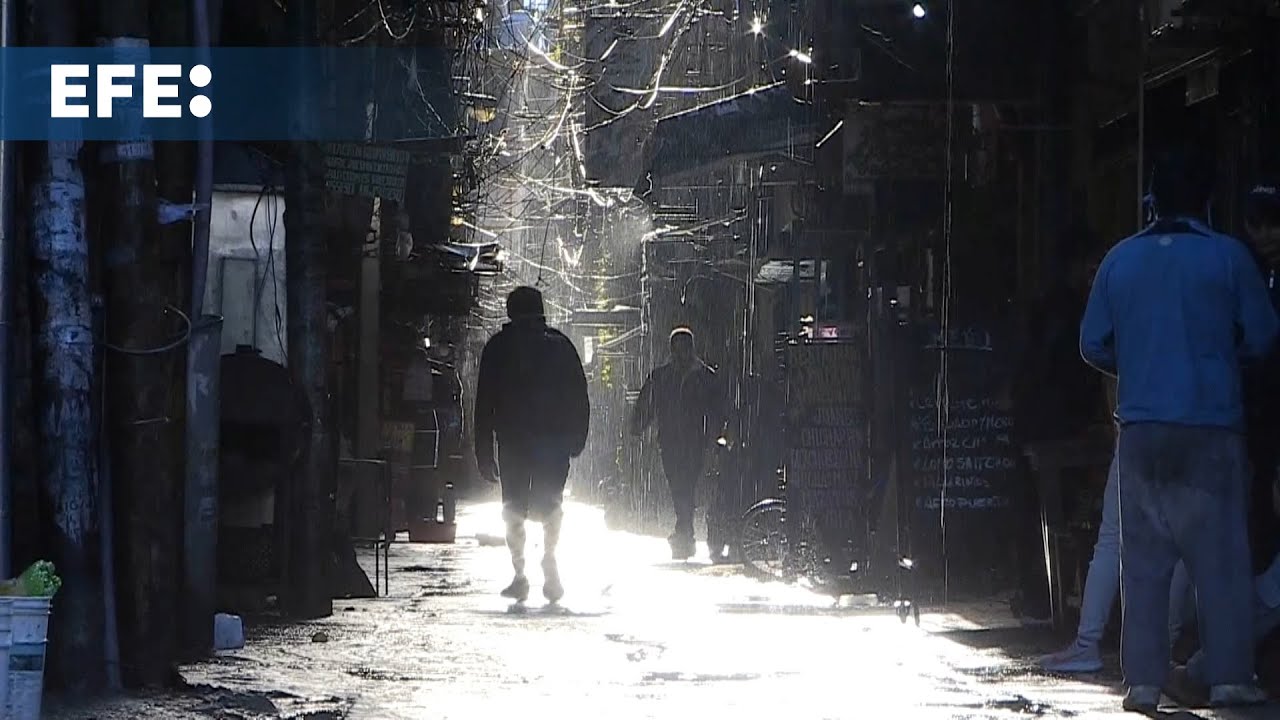 La pobreza urbana en Argentina baja al 38,1 % en el segundo semestre de 2024