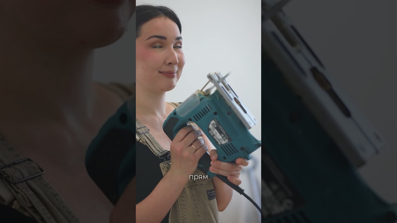 Как организовать пространство за диваном🧐