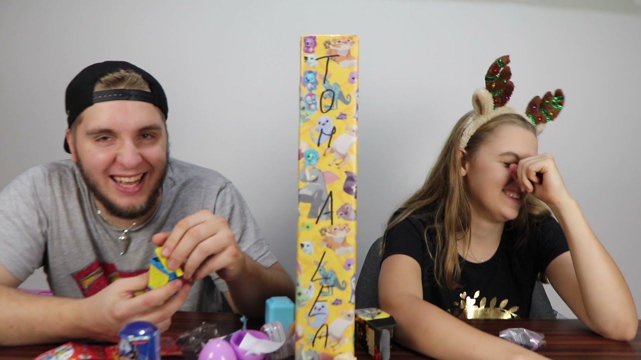 Rozbalujeme surprise a snažíme se je tomu druhému popsat přes zeď