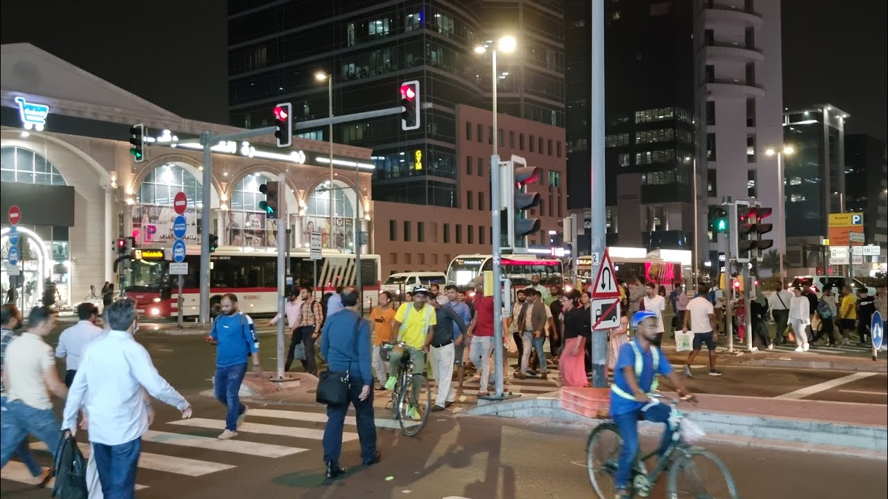 Dubai Night Walk: Al Fahidi Al Ghubaiba Bus Station to Day to Day Karama via Sharaf DG Metro Stn