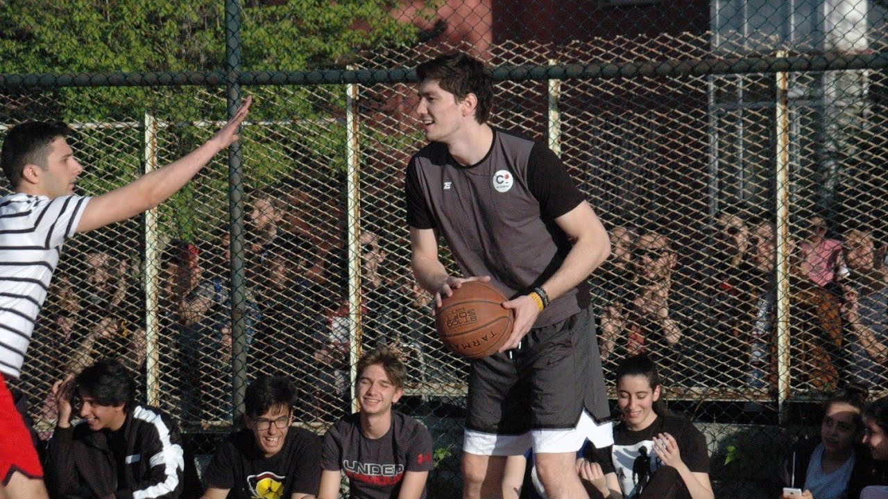 Cedi Osman, Ankara'da gençlerle bir araya geldi