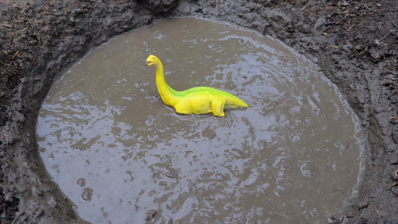 Berburu Mainan Dinosaurus Anak Kentrosaurus, T-rex Di Lubang Lumpur Part322 #Hobbybermainofficial
