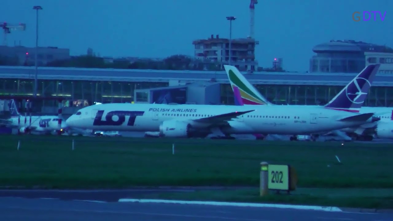 Unidentified aircraft #08 WARSAW 17.04.2025 4K PL