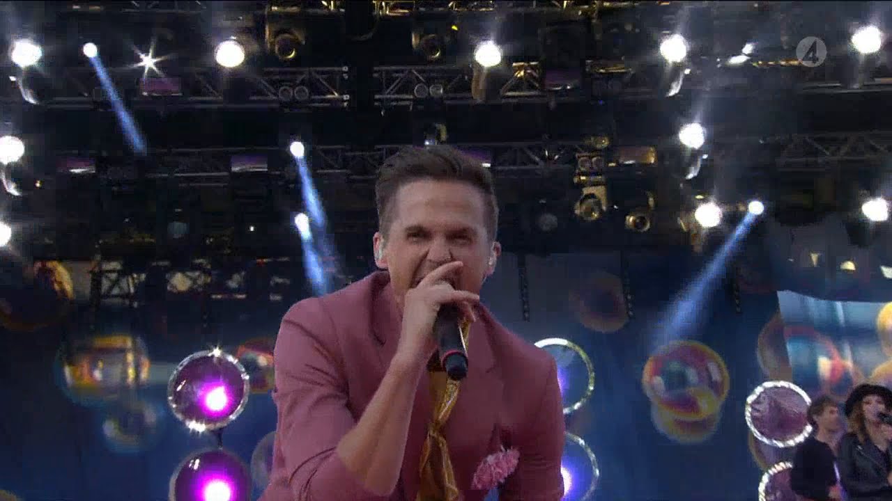 David Lindgren levererar sin dansv&auml;nliga l&aring;t &rdquo;Spinning around&rdquo; - Sommarkrysset (TV4)