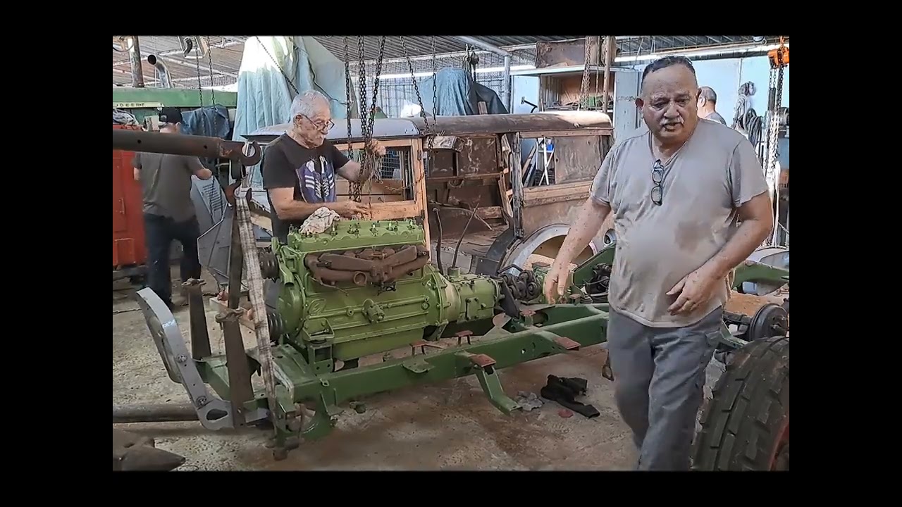 How a workshop of old tractors works Humber 4x4