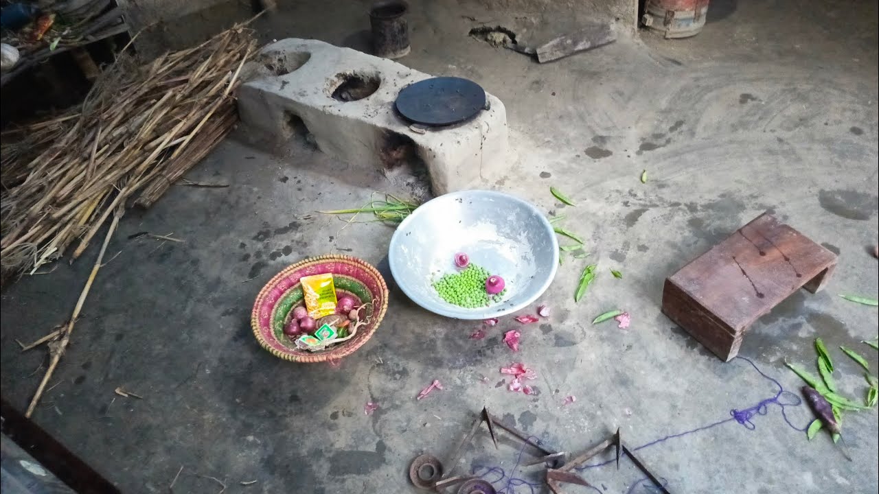 कितना गरीबों के जीवन हम लोग जीते हैं,, हम गैस पर खाना,,, खाने,,,