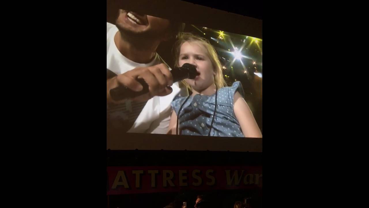 LUKE BRYAN SINGS WITH 5yo BELLA!