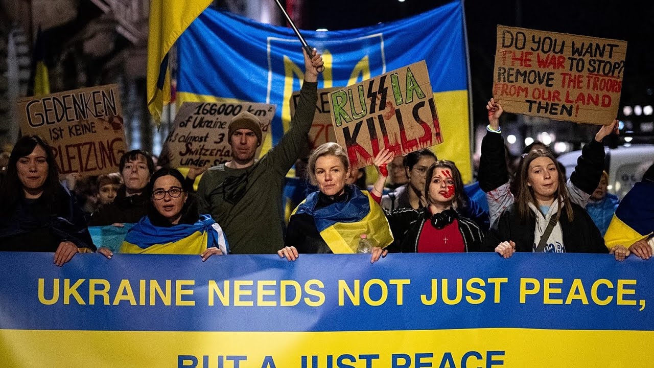 Украинская демонстрация в Берлине. 4 годовщина войны в Украине. Мужчины боятся говорить про ТЦК