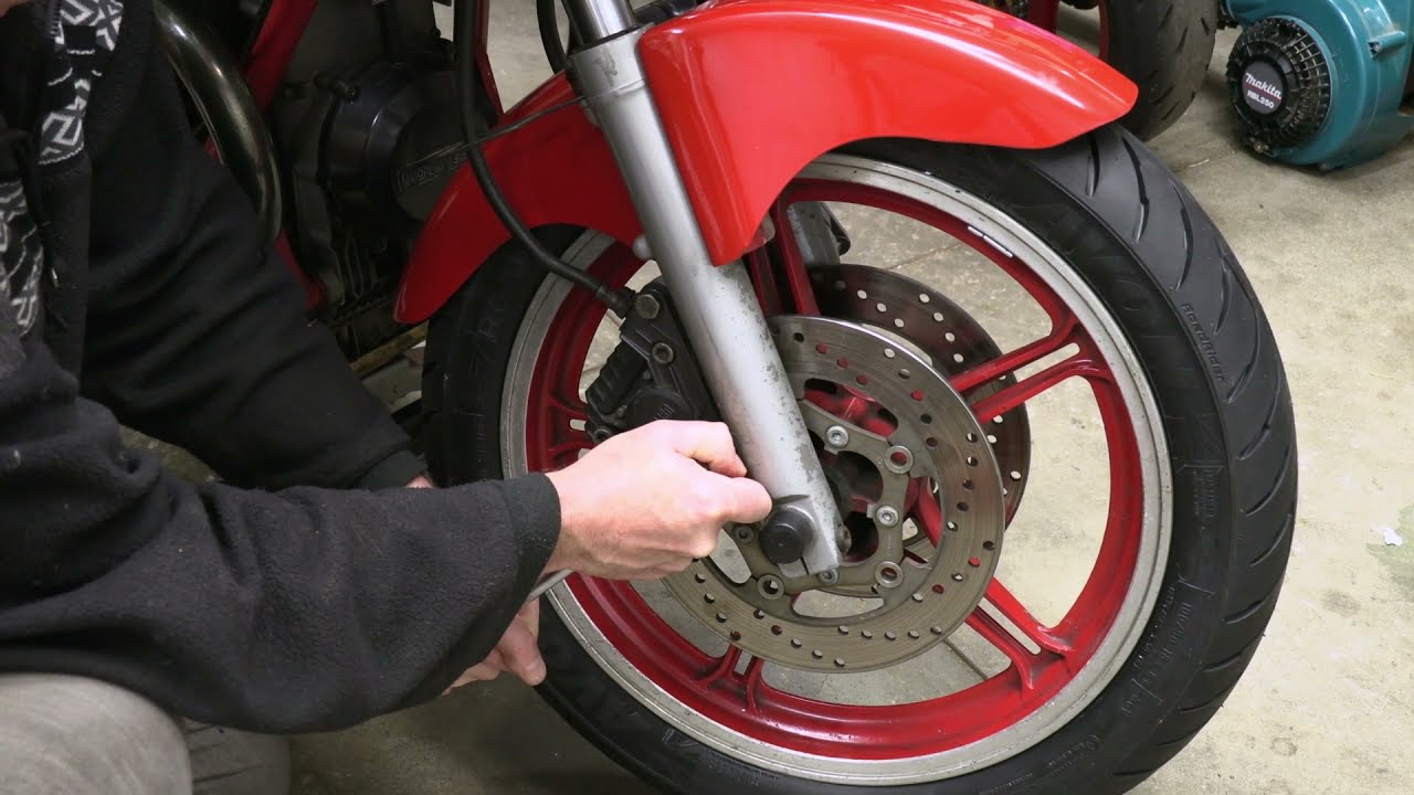 Moto Guzzi Le Mans 1000 Front Wheel Removal